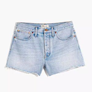 Madewell Curvy Relaxed Denim Shorts in Cedarcroft Wash